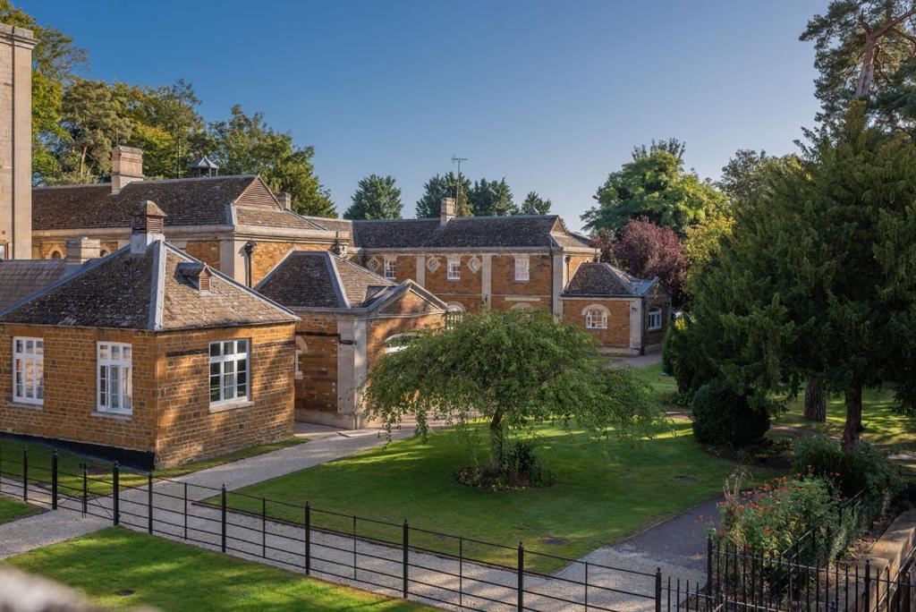 קטרינג Rushton Hall Hotel And Spa מראה חיצוני תמונה